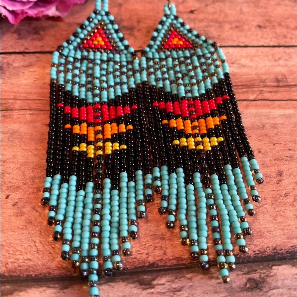 Turquoise beaded earring - Picture 4 of 5